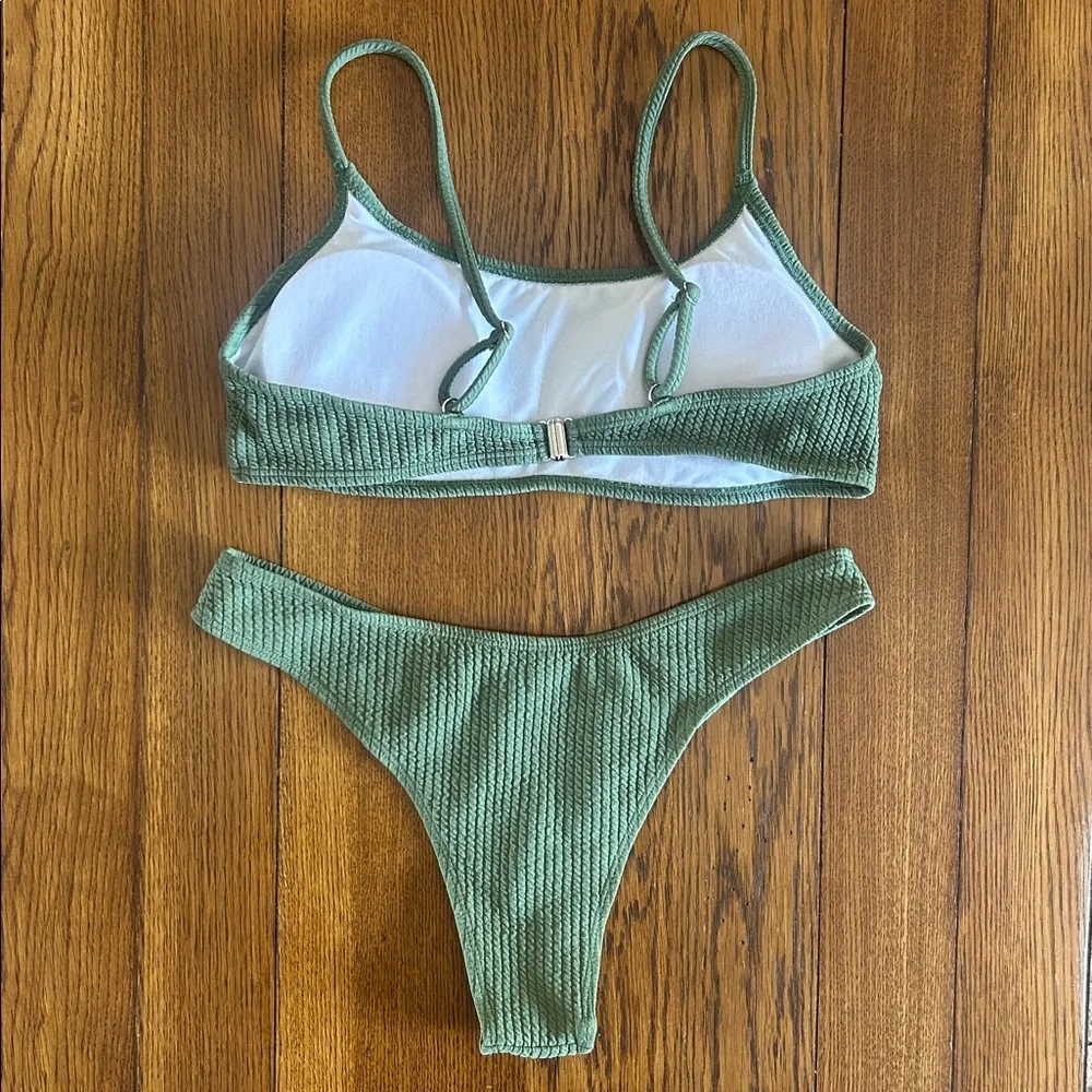 Green Textured Bikini Set | Size Medium - Picture 2 of 5